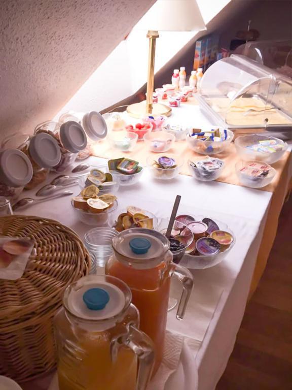 Hotel Zur Flora إسن المظهر الخارجي الصورة