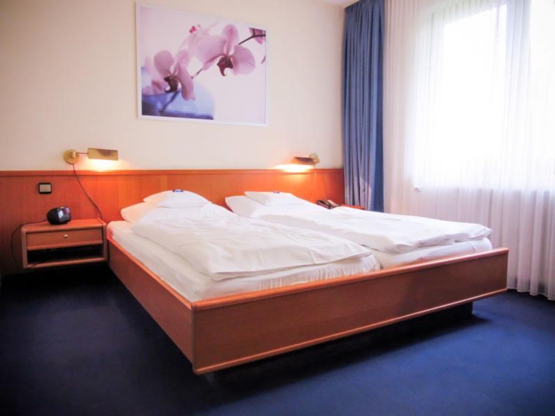 Hotel Zur Flora إسن الغرفة الصورة